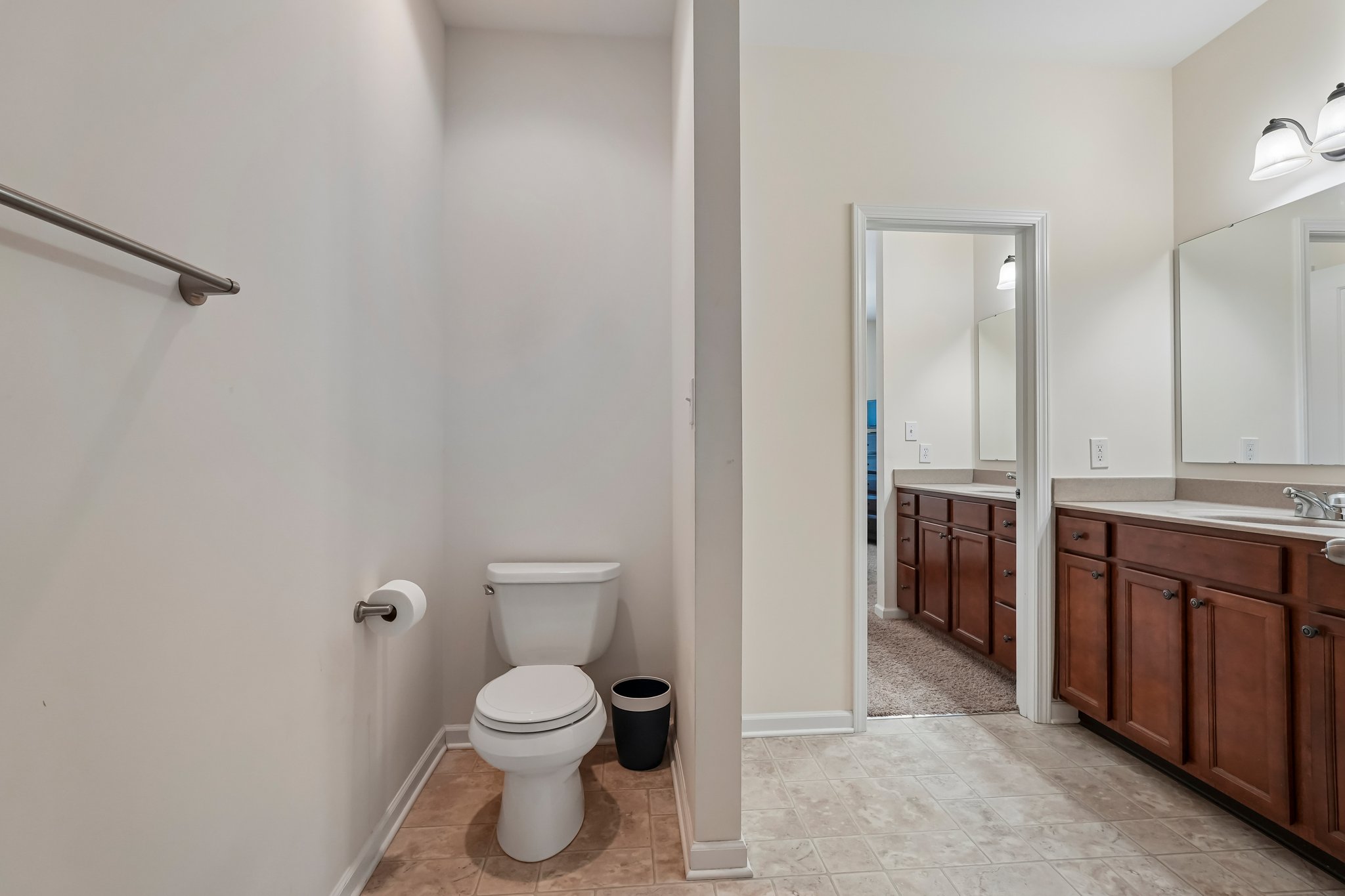 Middlebury Dr-S2506-044.jpg