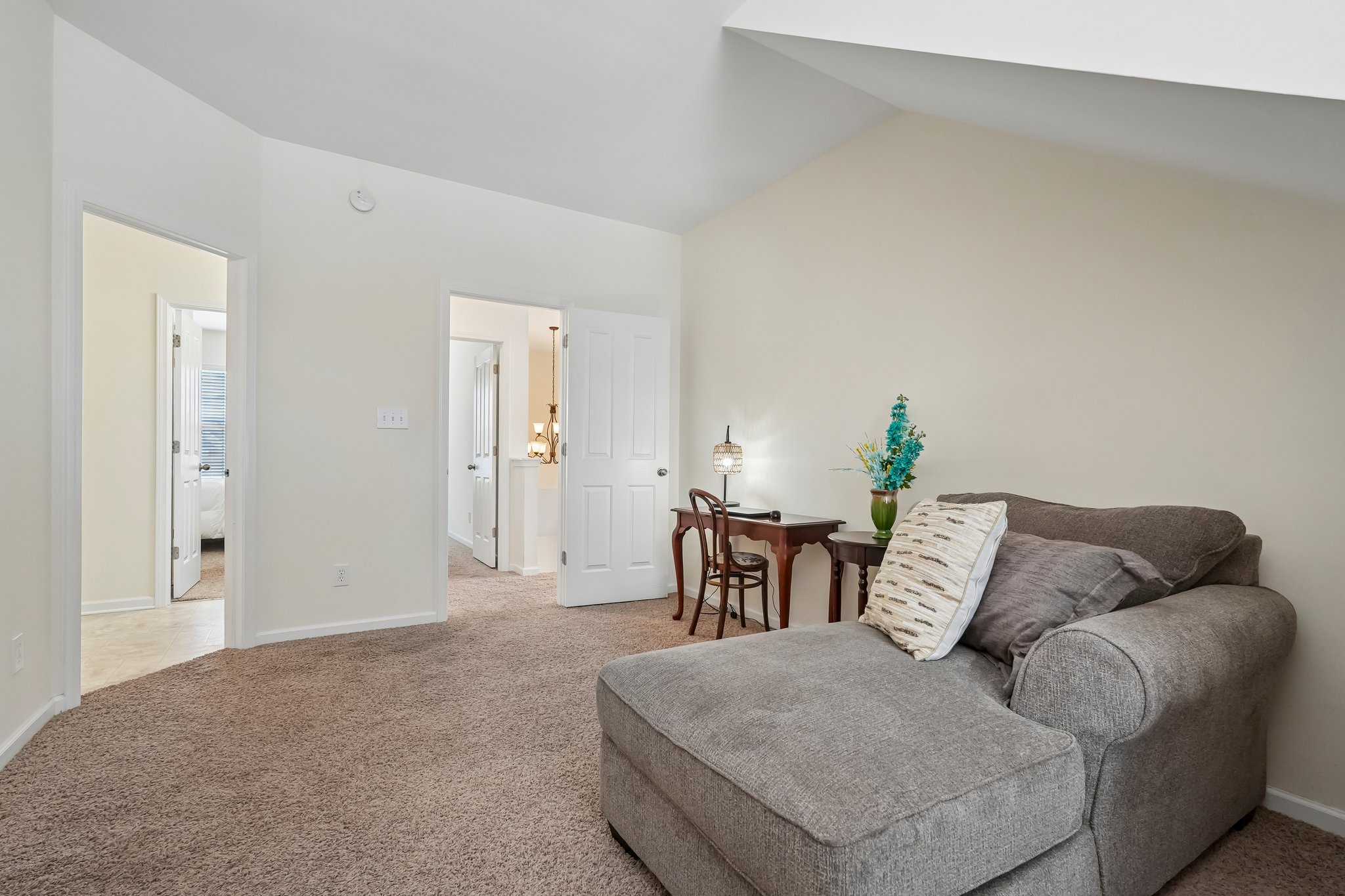 Middlebury Dr-S2506-045.jpg