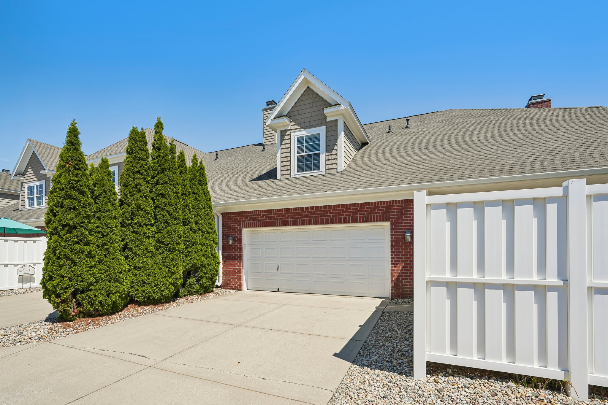 Middlebury Dr-S2506-049.jpg