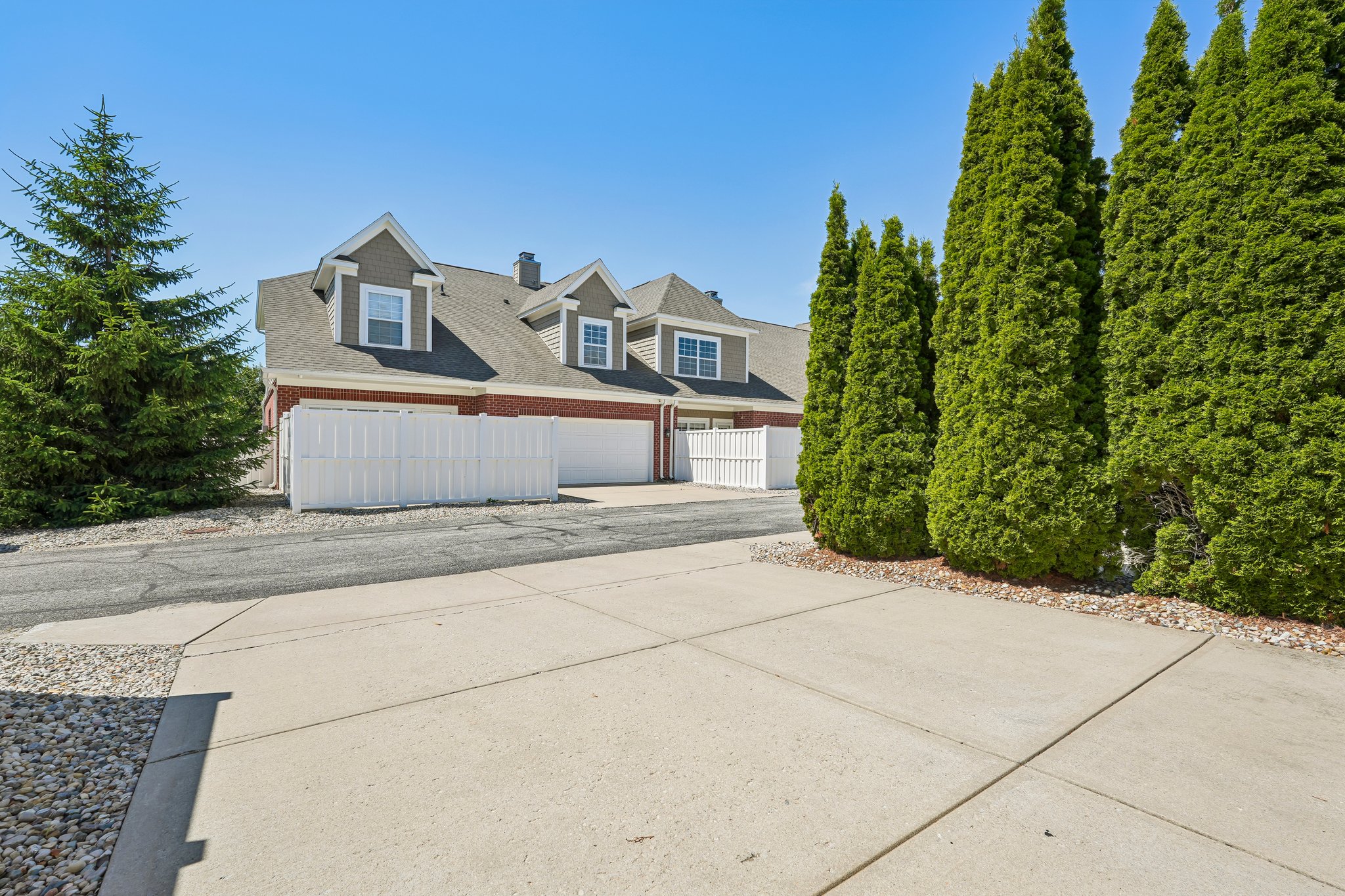 Middlebury Dr-S2506-053.jpg