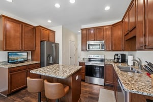 Middlebury Dr-S2506-020.jpg