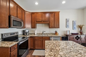 Middlebury Dr-S2506-022.jpg