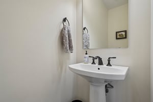 Middlebury Dr-S2506-030.jpg