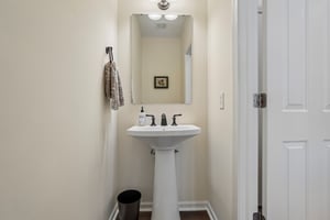 Middlebury Dr-S2506-031.jpg