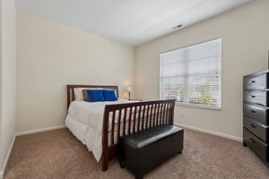Middlebury Dr-S2506-036.jpg