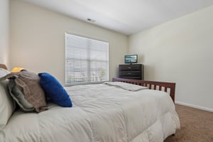 Middlebury Dr-S2506-037.jpg