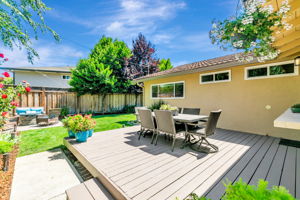 032_1351 Scossa Ave