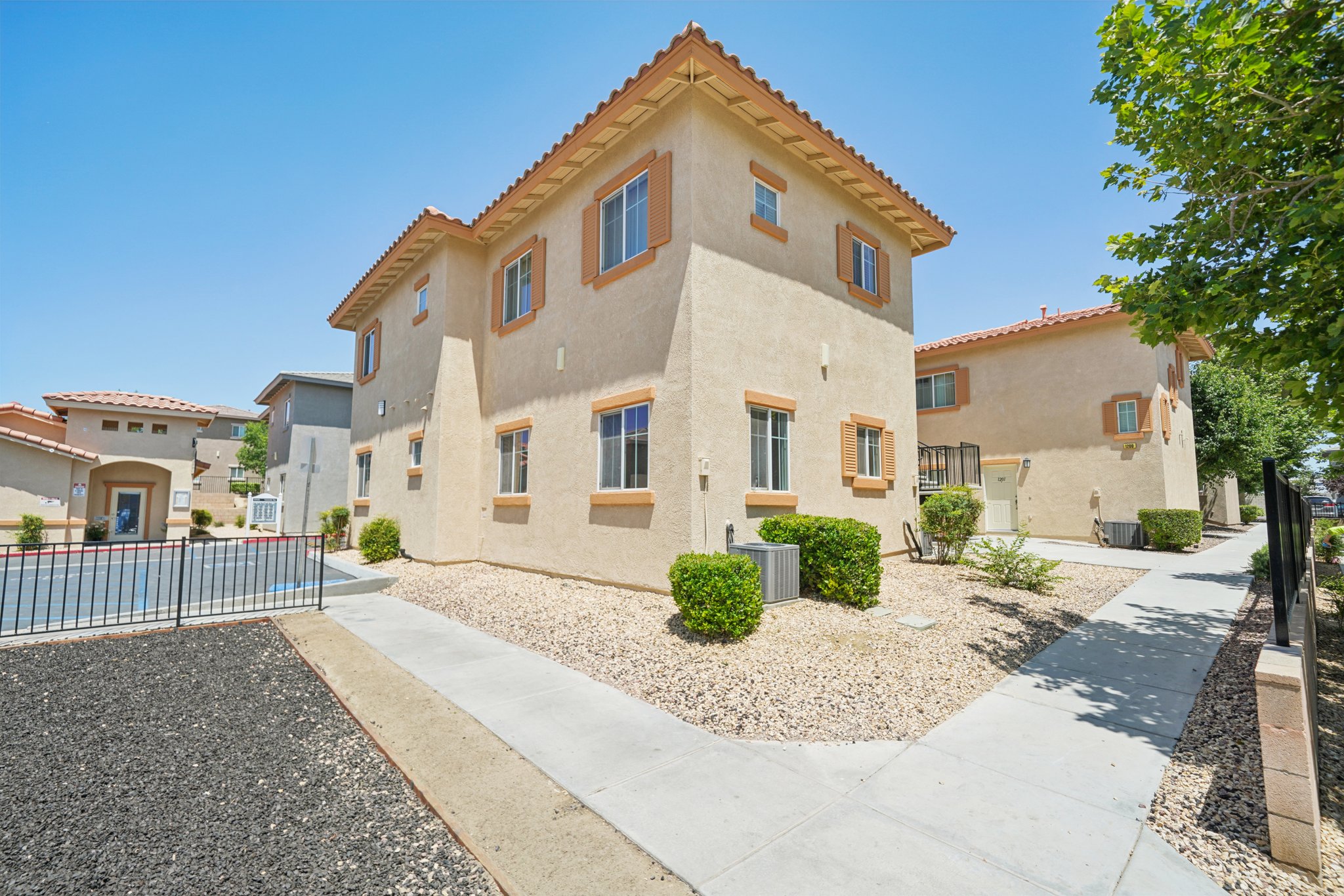 3rd Ave-1806-024.jpg