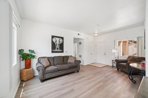 3rd Ave-1806-006.jpg