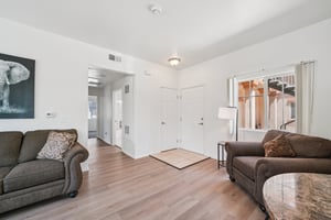 3rd Ave-1806-007.jpg