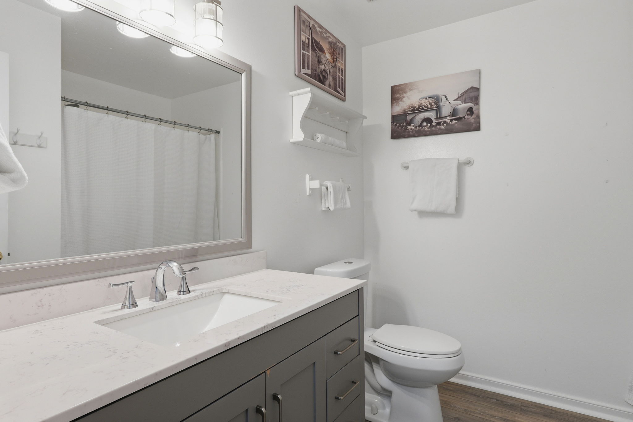 23-Hall Full Bathroom