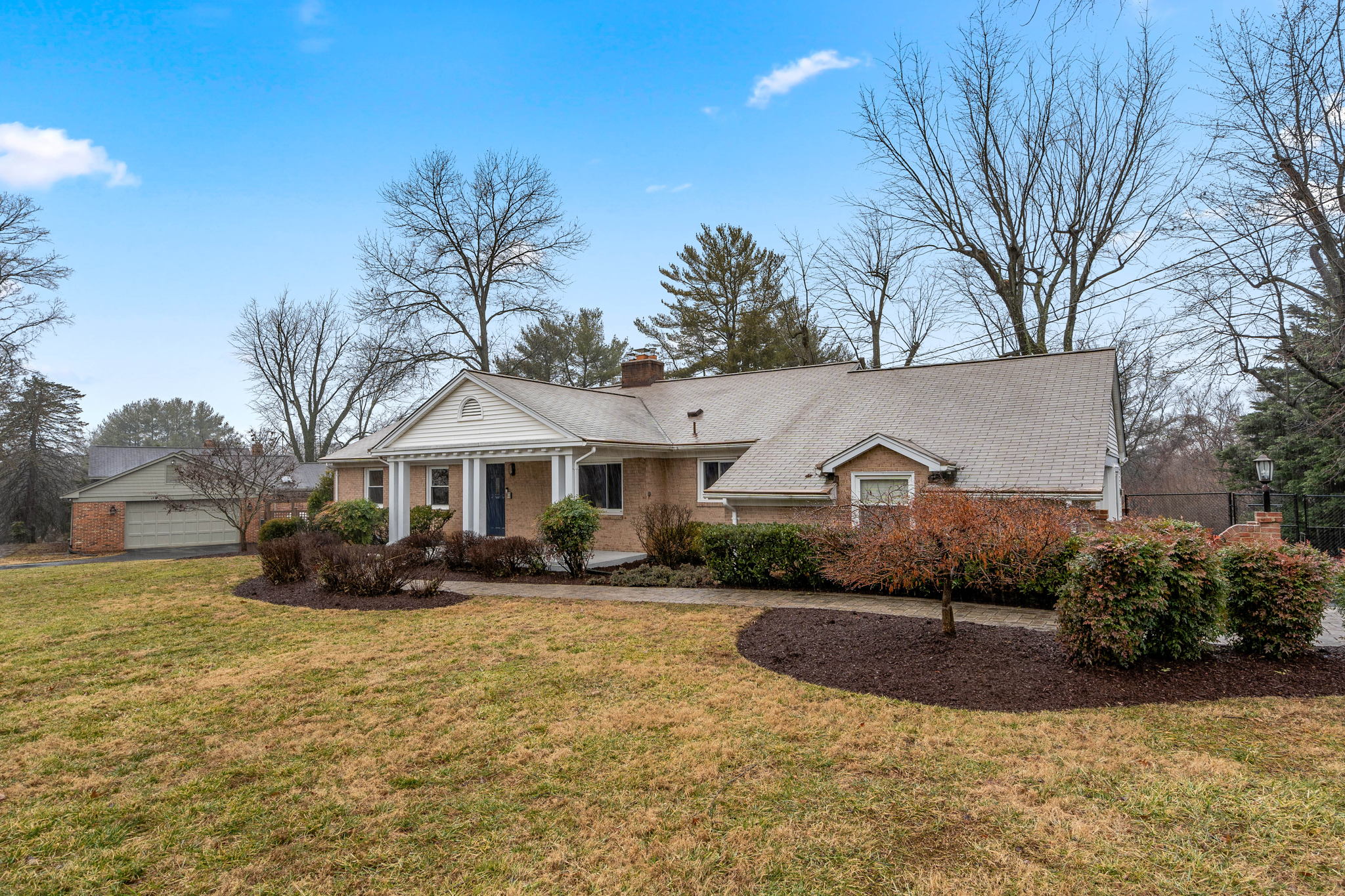13528 Glen Mill Rd, Rockville, MD 20850, USA Photo 3