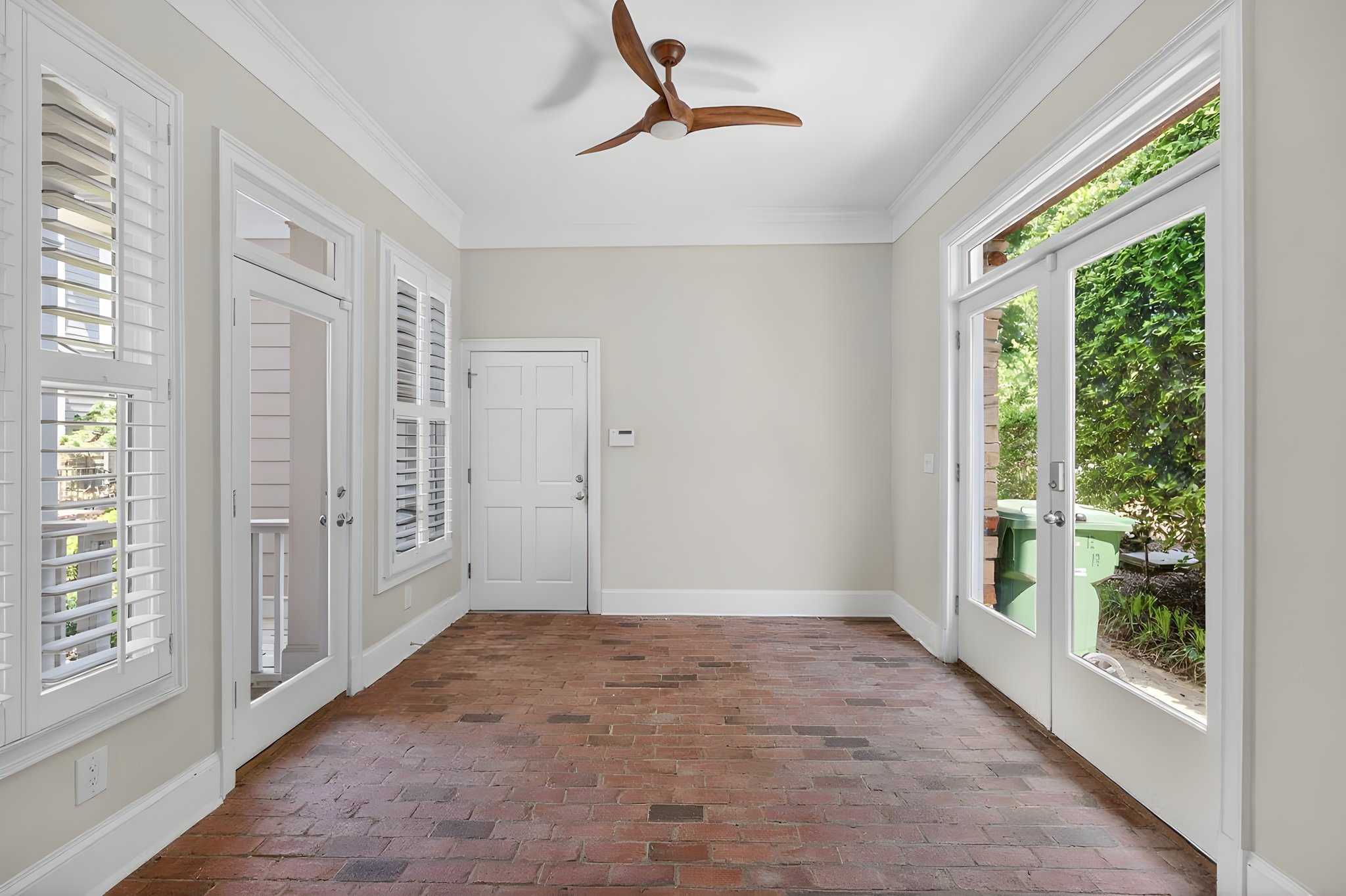 mppmedia1354erockspringsrdne17 furniture removed.jpeg