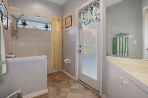 Bathroom 2 - 495A6077 (1)