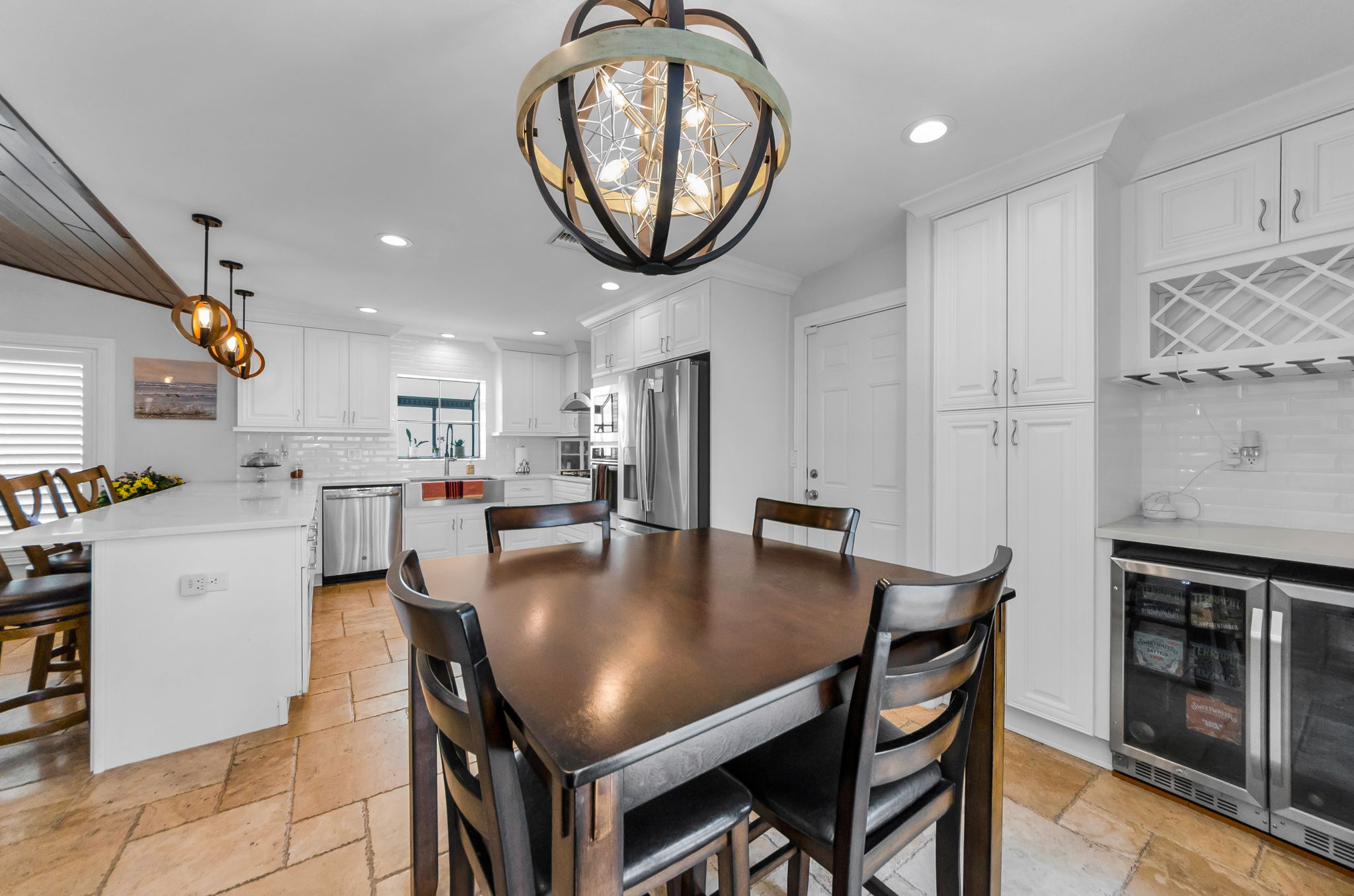 Kitchen Eat-In 2