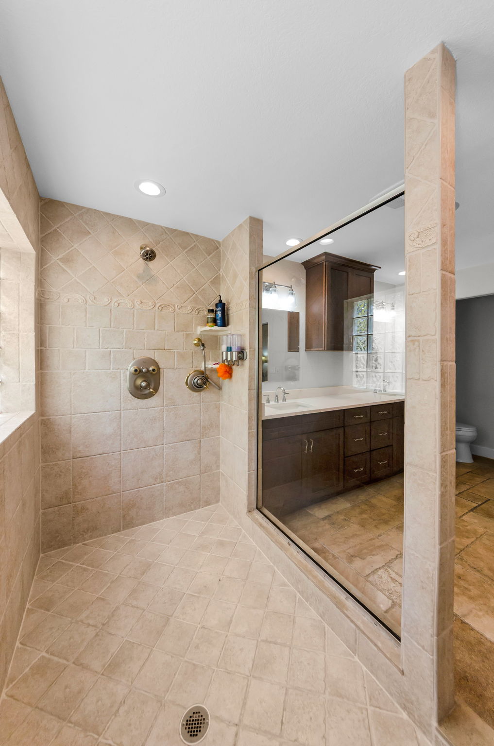 Master Bathroom 1c