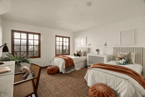 1355 Holmby Avenue-45