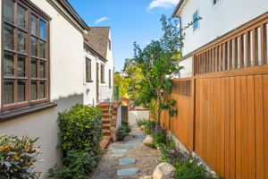1355 Holmby Avenue-69