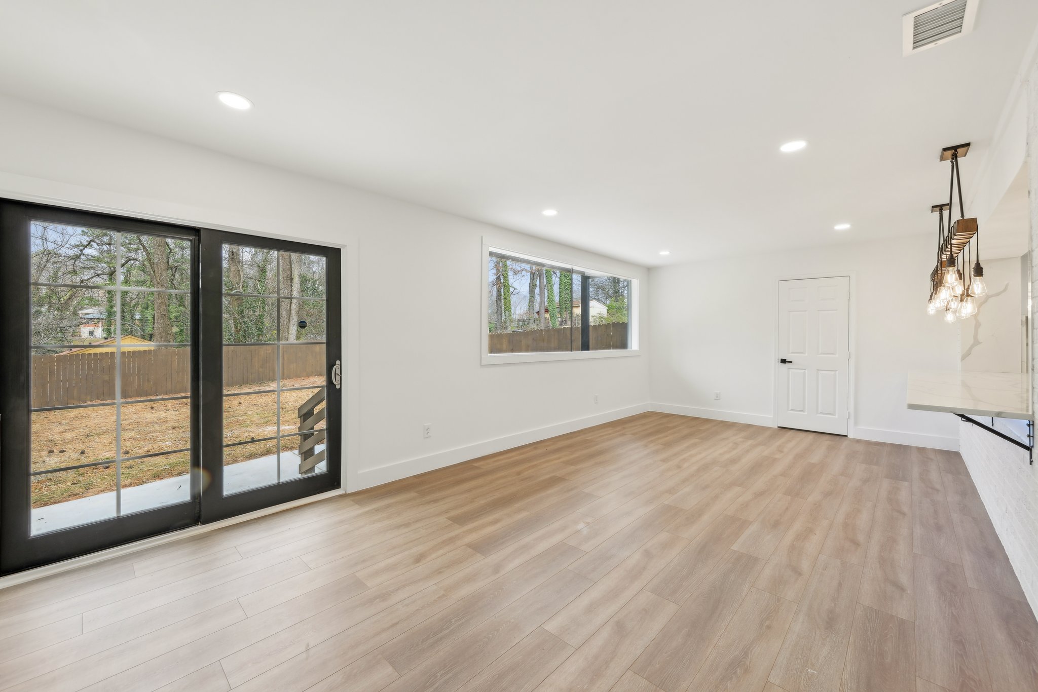 Lockwood Dr SW-012.jpg