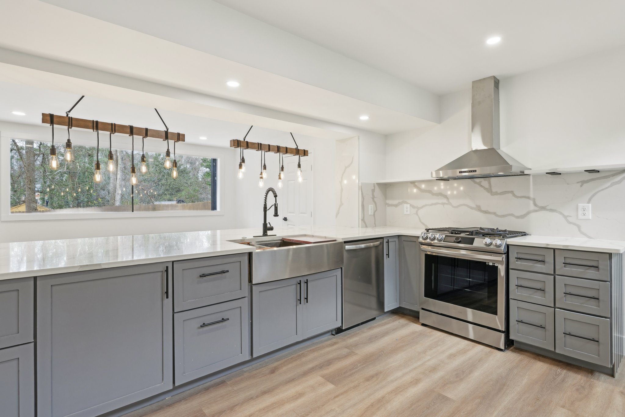 Lockwood Dr SW-020.jpg
