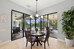 Kitchen Eat-in Area1