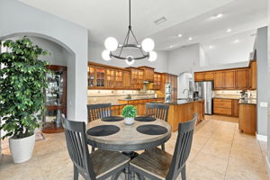 Kitchen Eat-in Area5