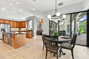 Kitchen Eat-in Area6