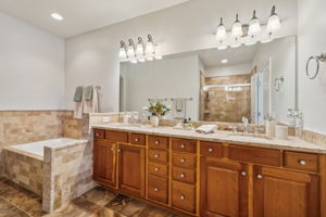 His/Her Sinks & Garden Tub