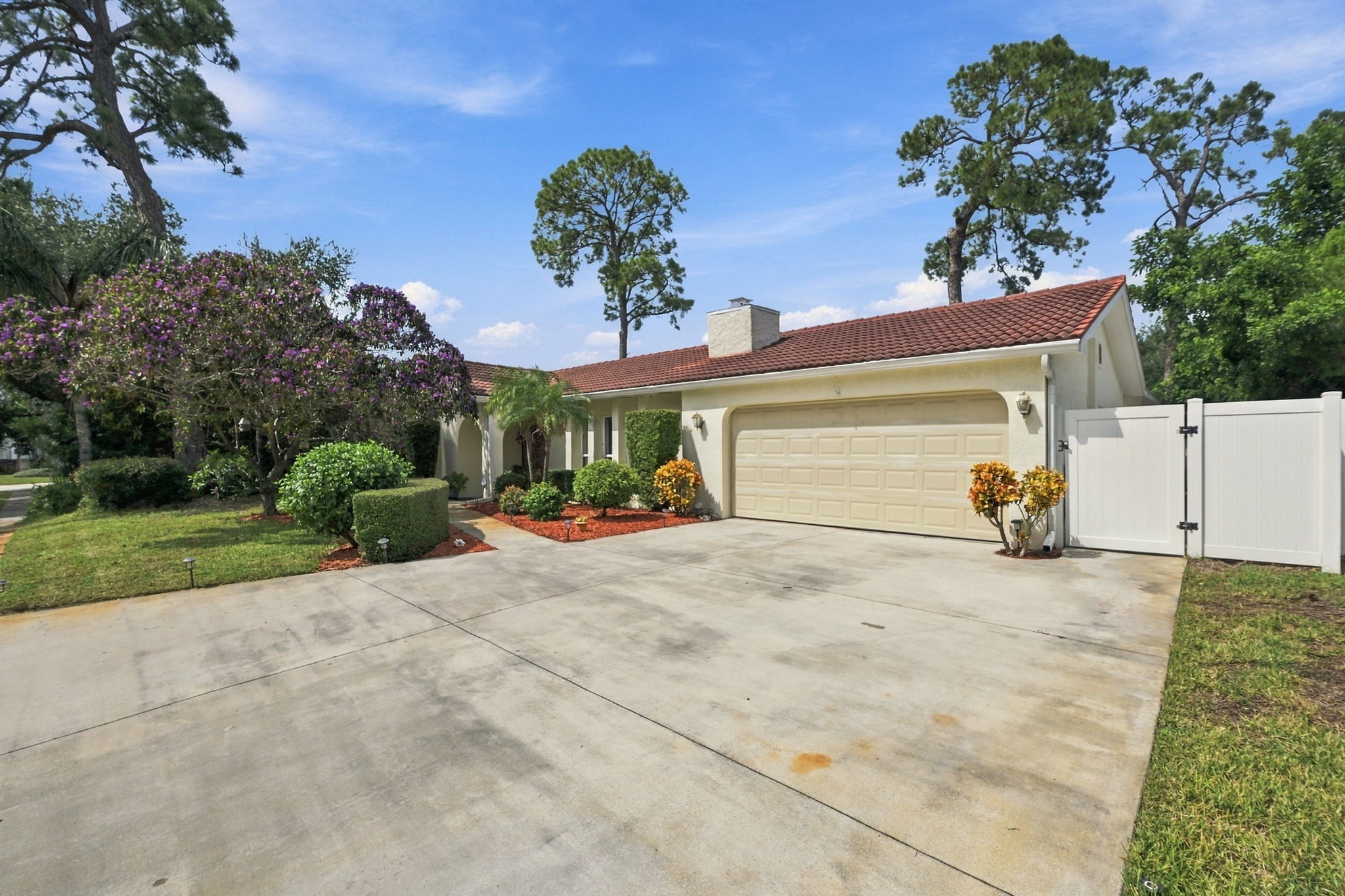 Front Exterior5