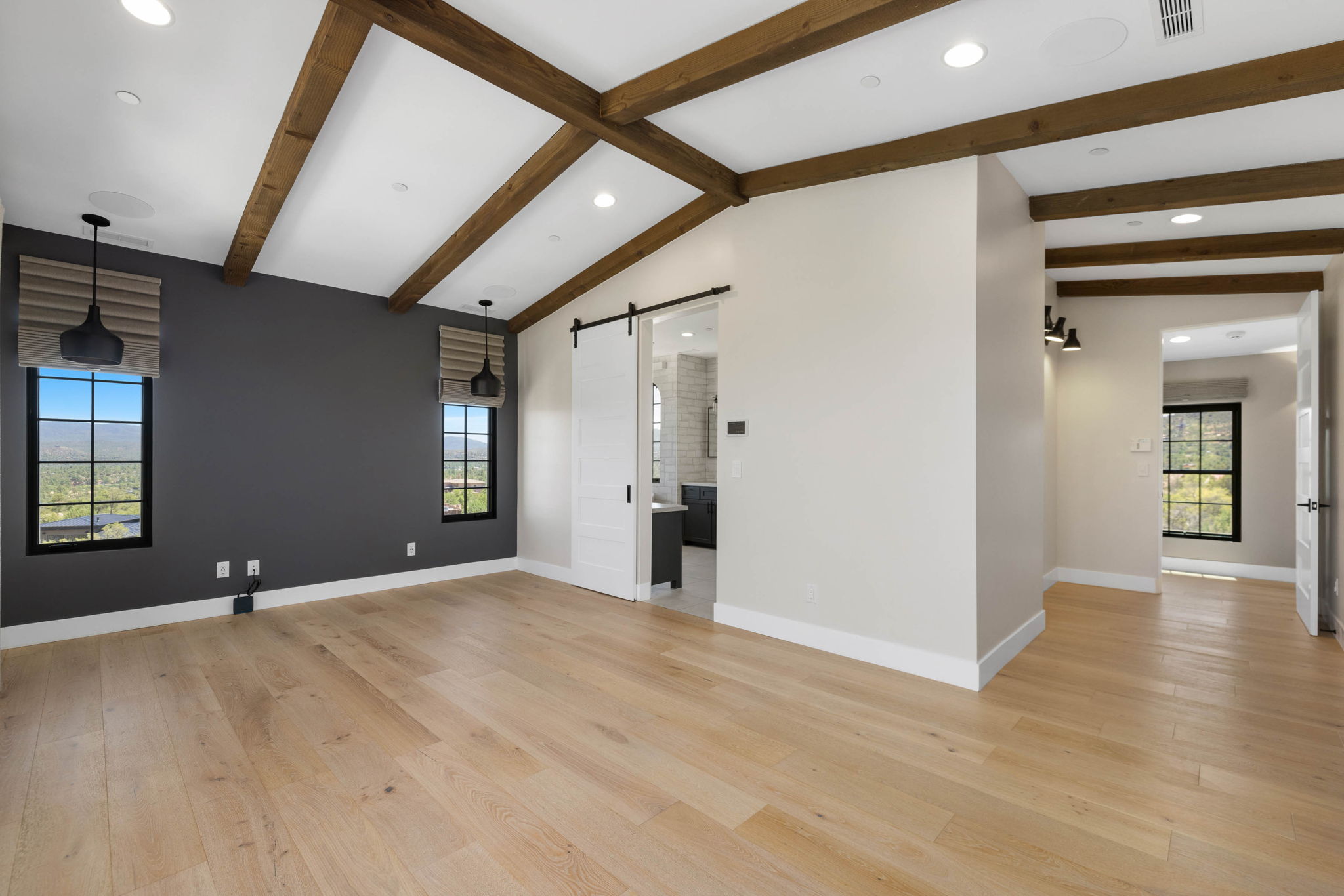 Primary Bedroom (6)
