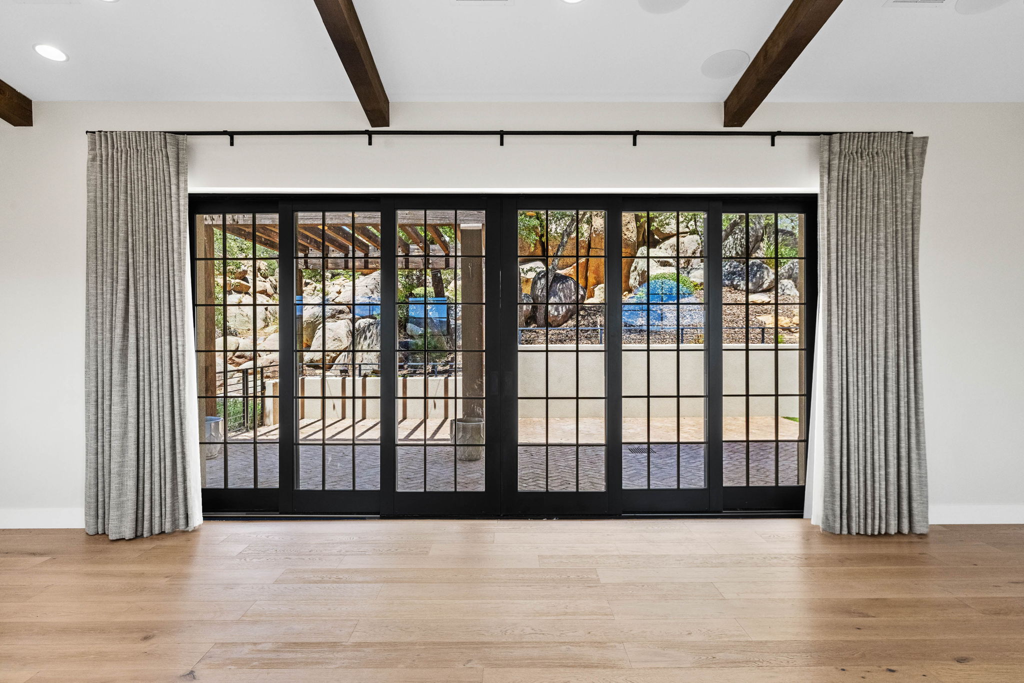 Family Room (4)