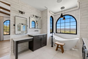 Primary Bathroom (2)