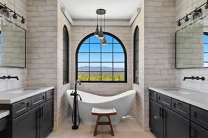 Primary Bathroom (4)