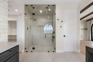 Primary Bathroom (6)