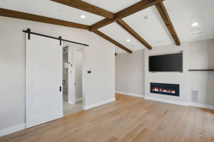 Primary Bedroom (4)