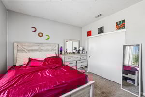 Kitty Hawk St-S2504-019.jpg