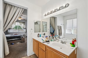 Kitty Hawk St-S2504-027.jpg