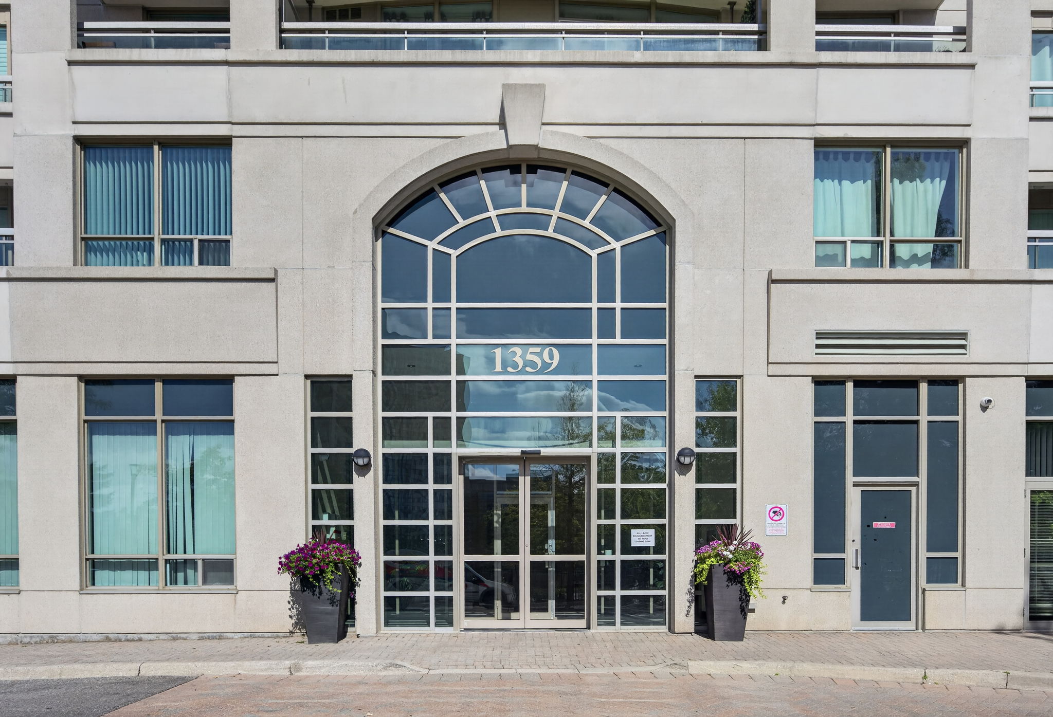 1359 Rathburn Rd E 804 Mississauga, ON L4W 5P7
