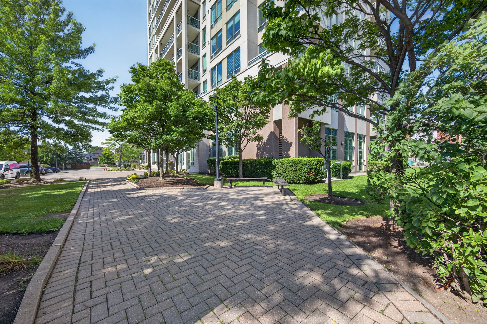 1359 Rathburn Rd E 804 Mississauga, ON L4W 5P7