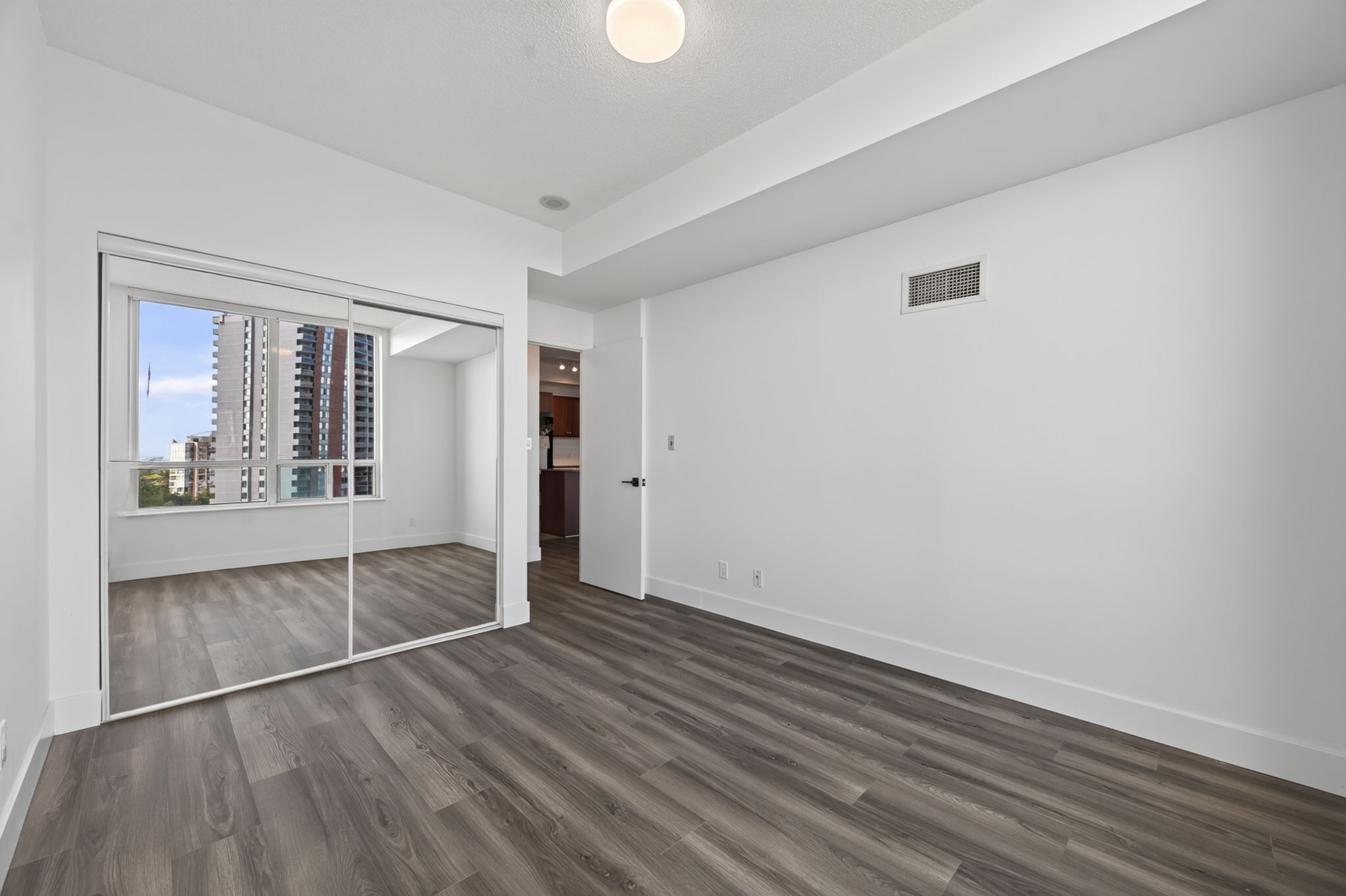 1359 Rathburn Rd E 804 Mississauga, ON L4W 5P7