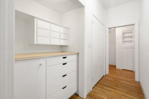 Interior (23 of 38)
