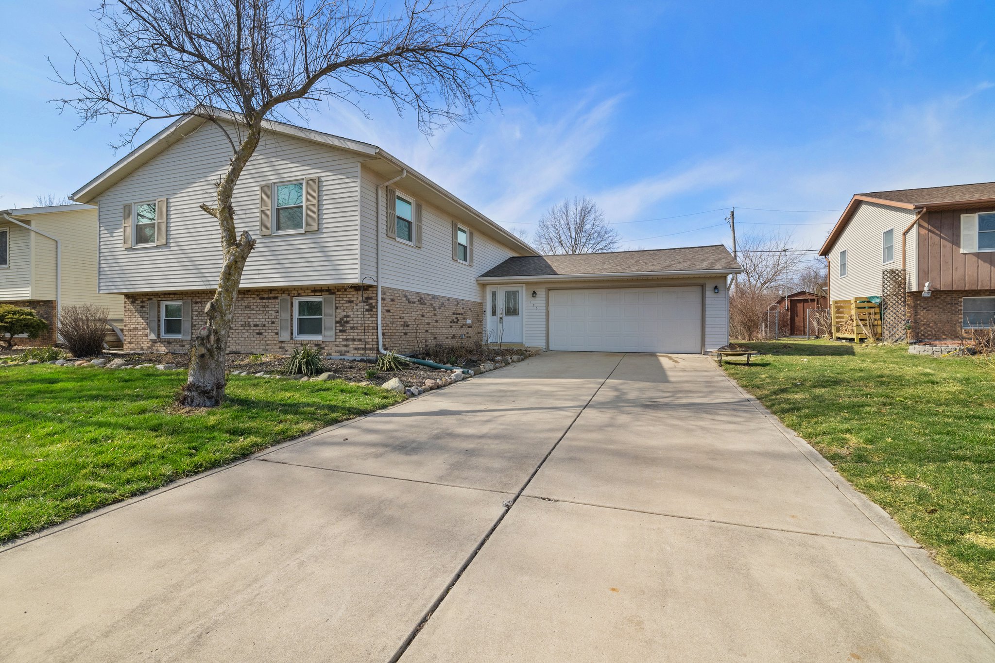 136 Elm Ct, Hebron, IN 46341 Listing Edge Photography