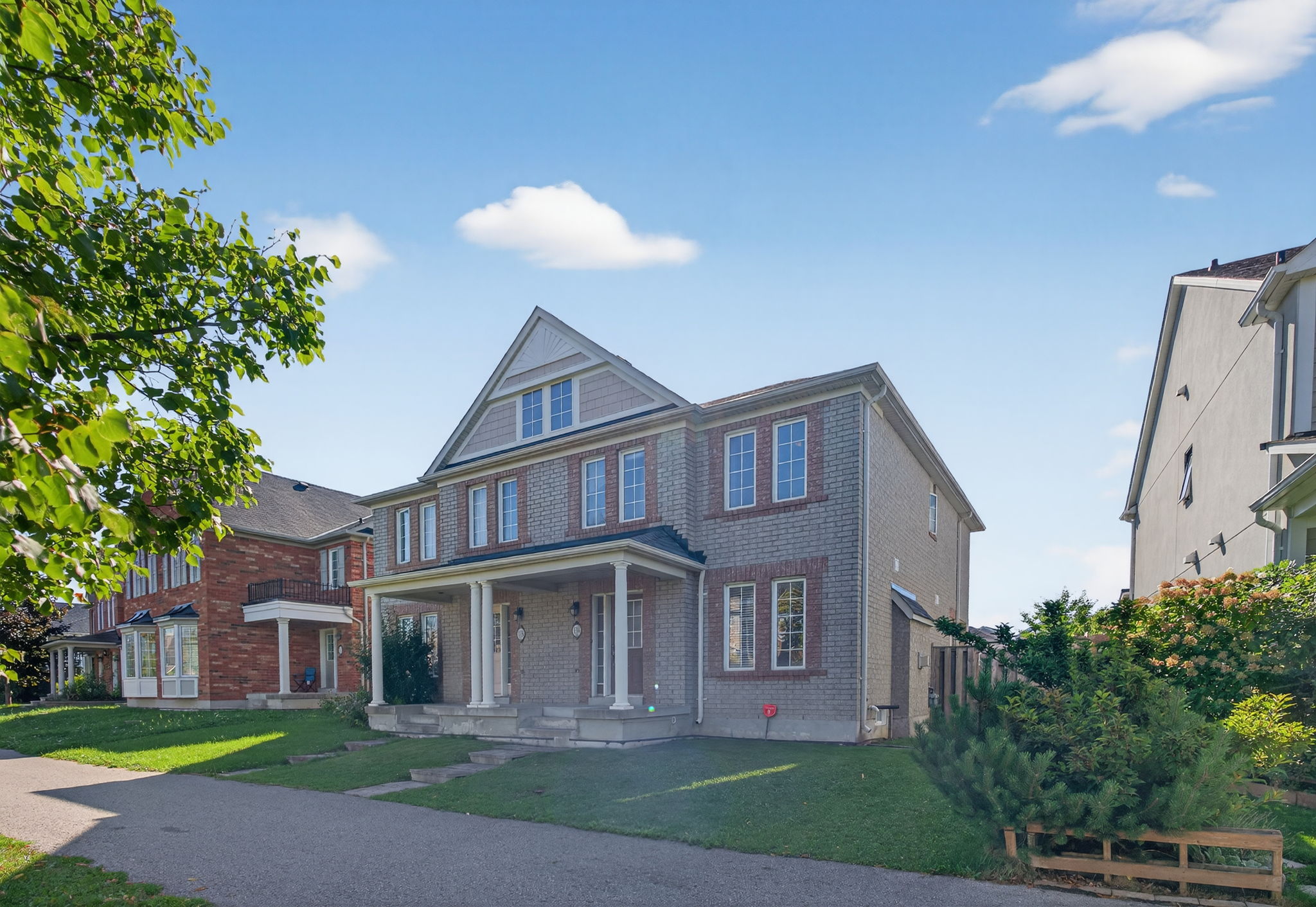 136 Gas Lamp Ln Markham, ON L6B 1K9