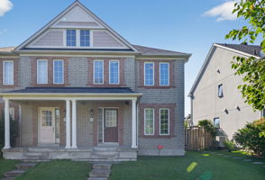 136 Gas Lamp Ln, Markham ON