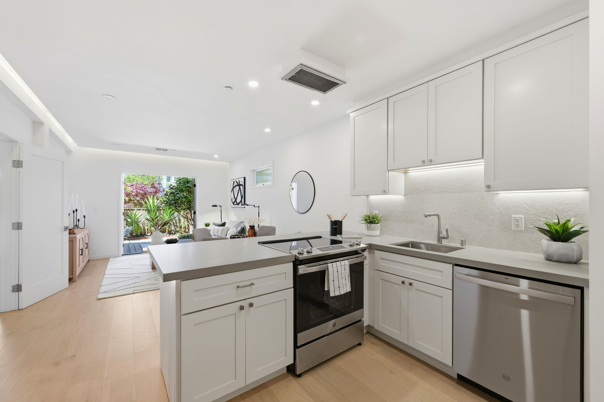 014_F8_136 Parnassus Ave