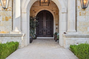 Front Porch/Entrance