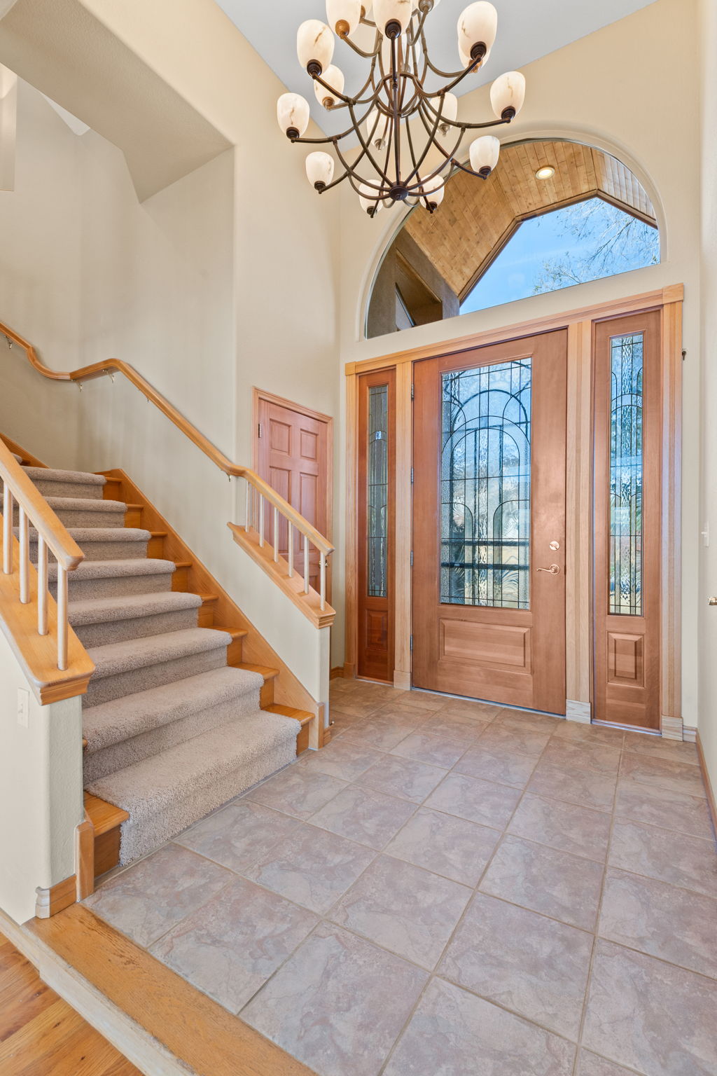 Entrance with vaulted ceiling