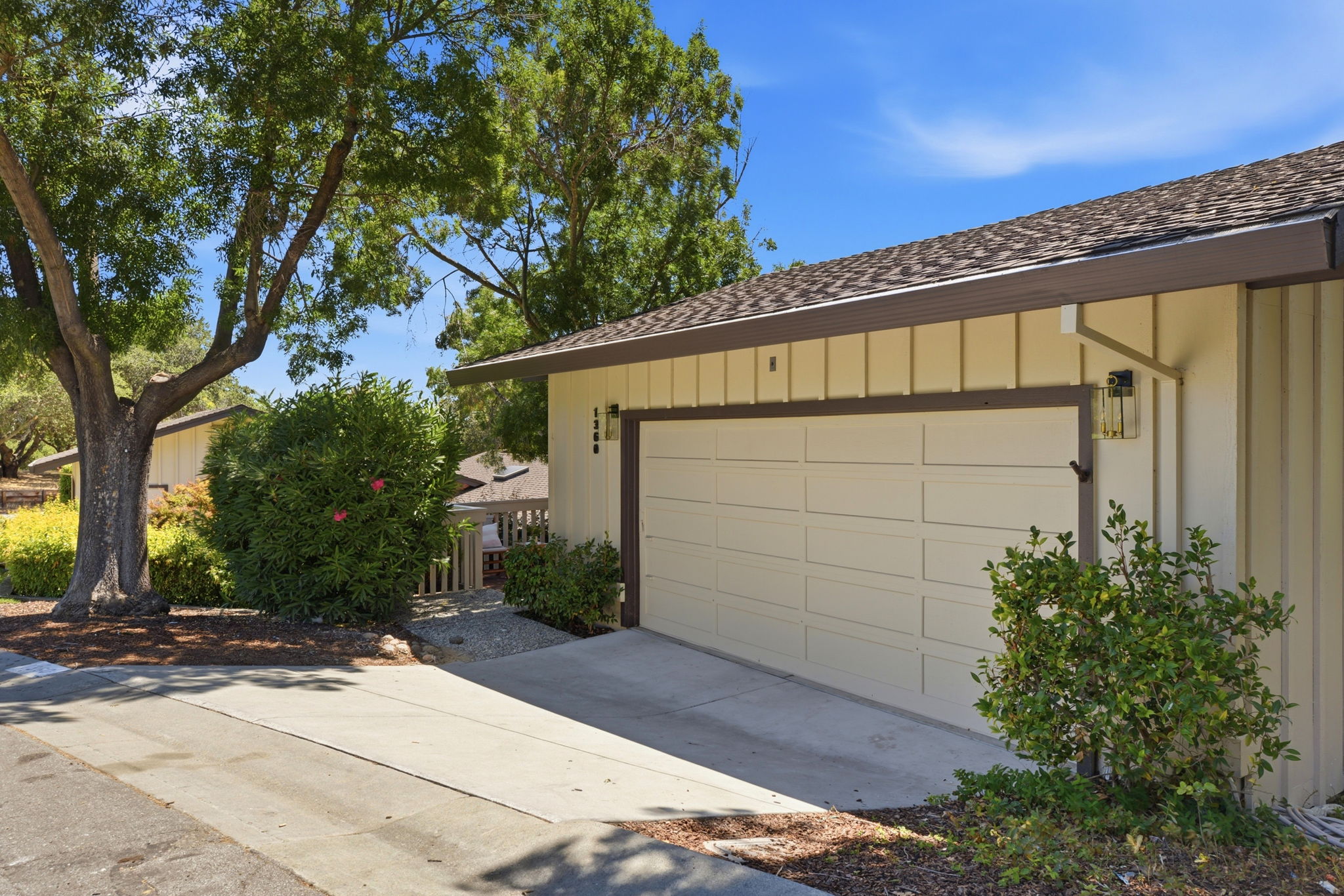 002_F8_1360 Trinity Dr