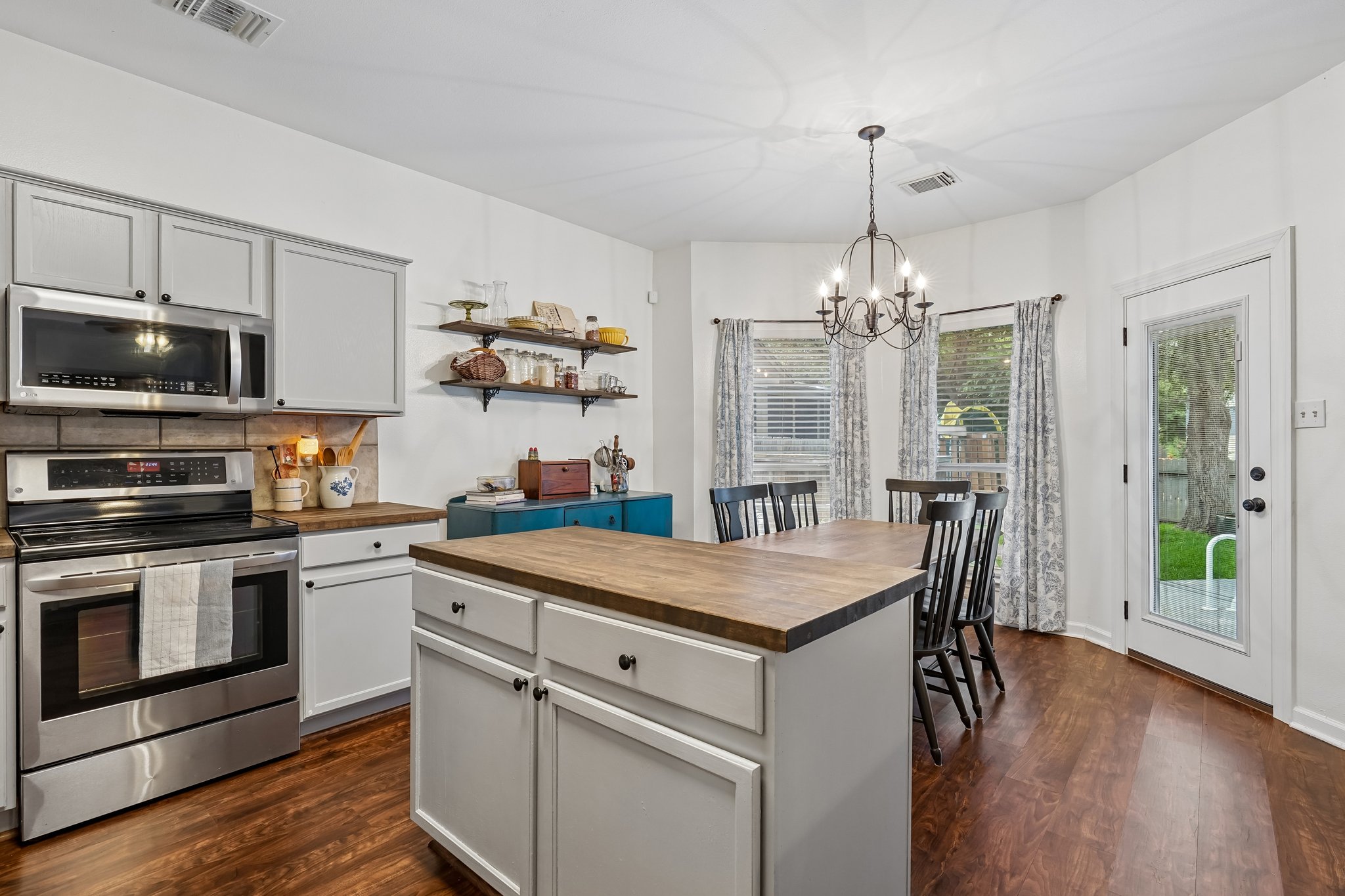 Mason Crest Dr-S2707-015.jpg