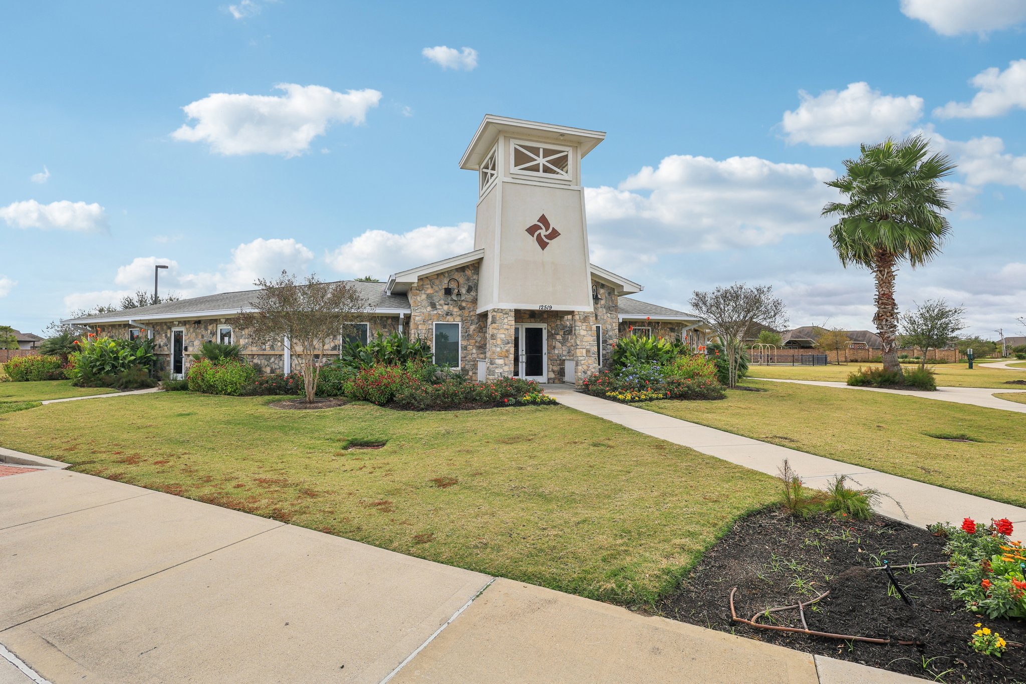 Sabine Lake Dr-1811-906.jpg